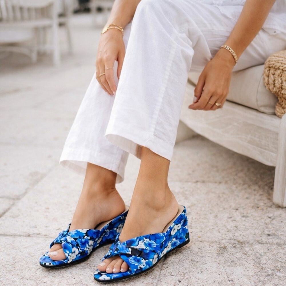 Nine West Floral Wedge Sandals Blue Slide Mule Heels Womens 6.5 NWT